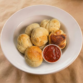 Garlic Knots with Sauce